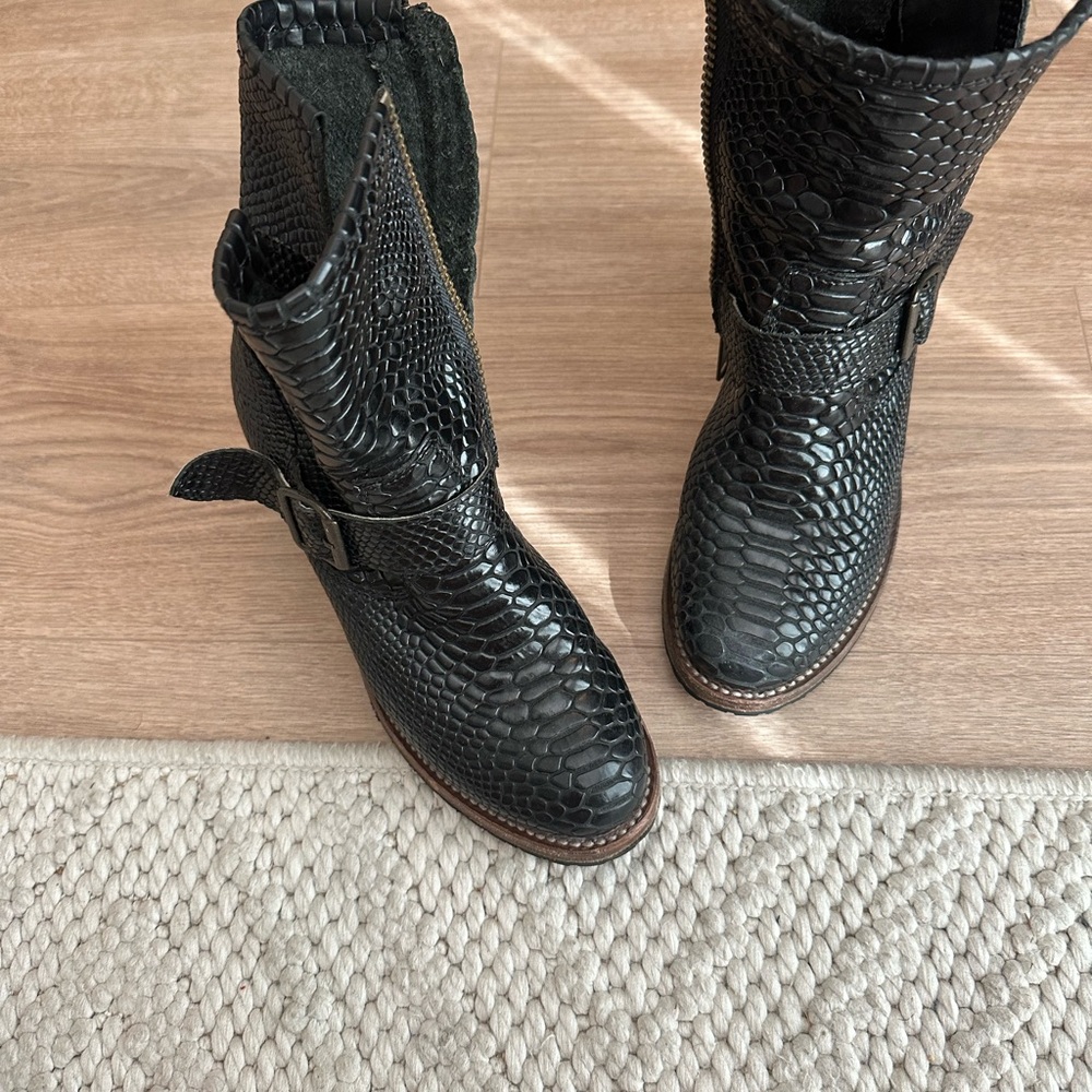 Freebird Black Ankle Boots with Textured Leather